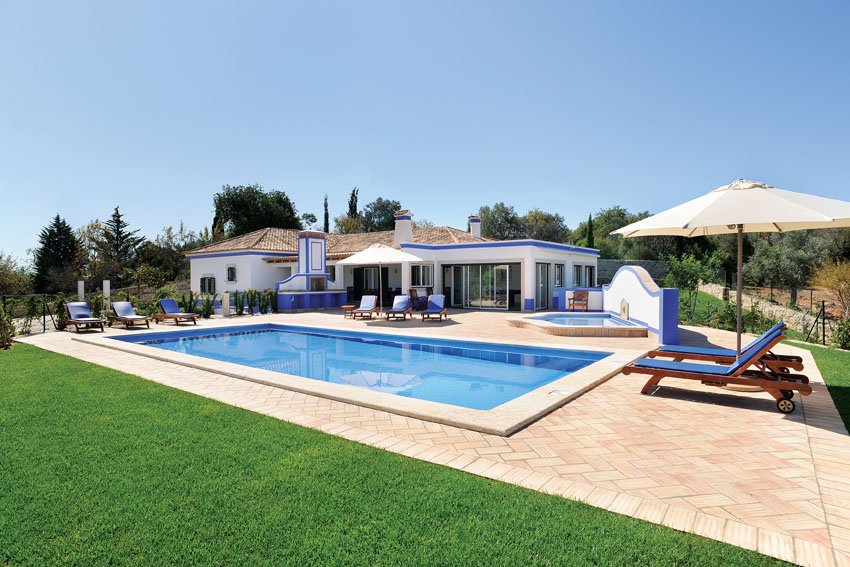 villaselect's tweet photo. Are you still looking to book your #summer 2019 villa #holiday? 

These 3 properties are offering a 20% discount for selected weeks in #August! 

Casa Lindinha>https://t.co/6fKeN3o8zI
Casa Phoenix>https://t.co/mN9ZvT1LQz
Casa do Lua>https://t.co/1cpelH55pL https://t.co/GN9aBT3W7i