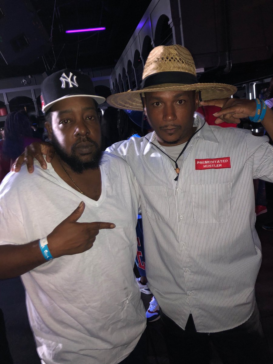 mackmenent's tweet photo. @DjHeadBussa @Prophit813 #DREAM @mackmenent X
@DjHeadBussa #MrStrawHat #SupplyAndDemand
#BullBrothers #Grinding in
#OcalaFla for #Dj #MusicMix #Network event!This What #Bulls Do๐ช๐ฝ!โ๐ฝ#DREAMbigALWAYS & โจGL๐Wโจ
@djbigdawg941
@Bullseye_Live
@LoveLustSexMusi
@Prophit813
@Dreamville https://t.co/O34hbO7l1q