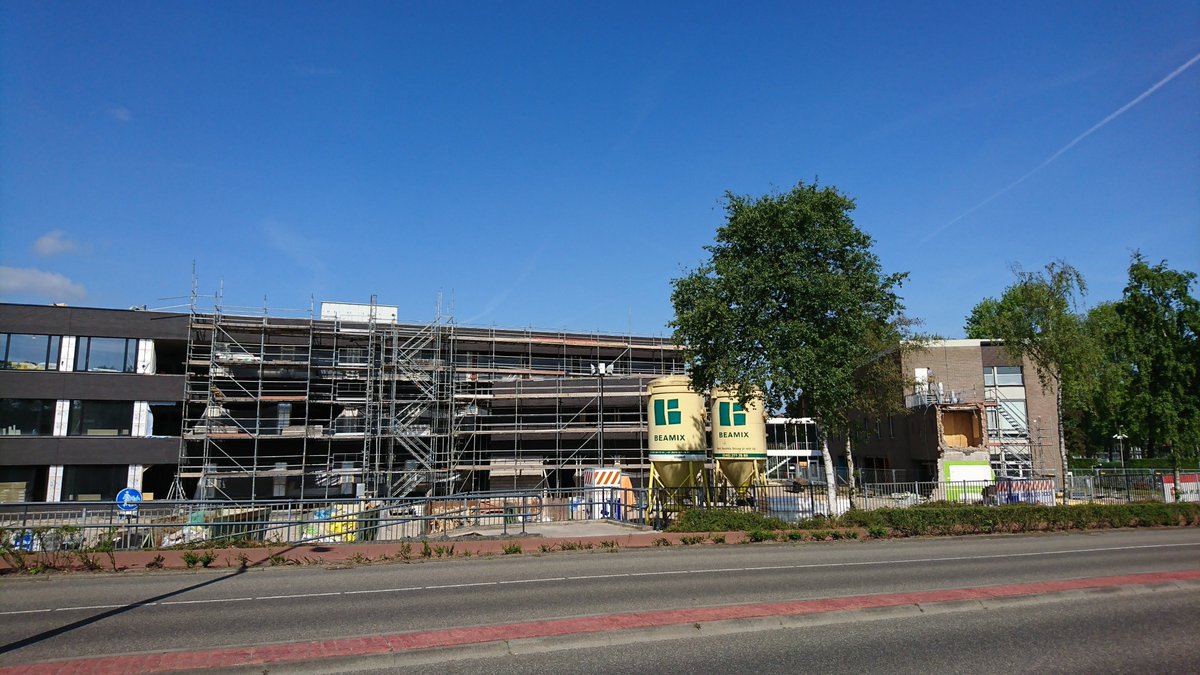 oosterbouwt's tweet photo. Vorderingen 31-05-2019 #Vernieuwbouw @FrenckenCollege door @VanWijnenGroep te #Oosterhout #ZichtopBouwendOosterhout #Bouwenaandetoekomst #bouw #bouwtweet #Bouwblogger #MFC #frenckencollege #Oosterhoutnb #Metselwerkookalweerklaar #Duurzaam https://t.co/5QwbqUoNME