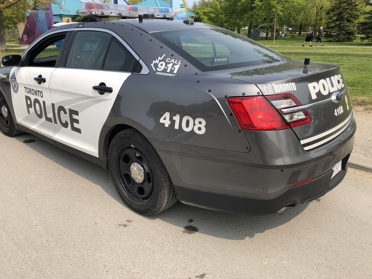 TPSCook's tweet image. 5 people removed from climbing #thebluffs today and charged accordingly with a $365 ticket. Please don’t waste the time of our emergency services by climbing the bluffs or crossing the fences. #safety #scarboroughbluffs #toronto