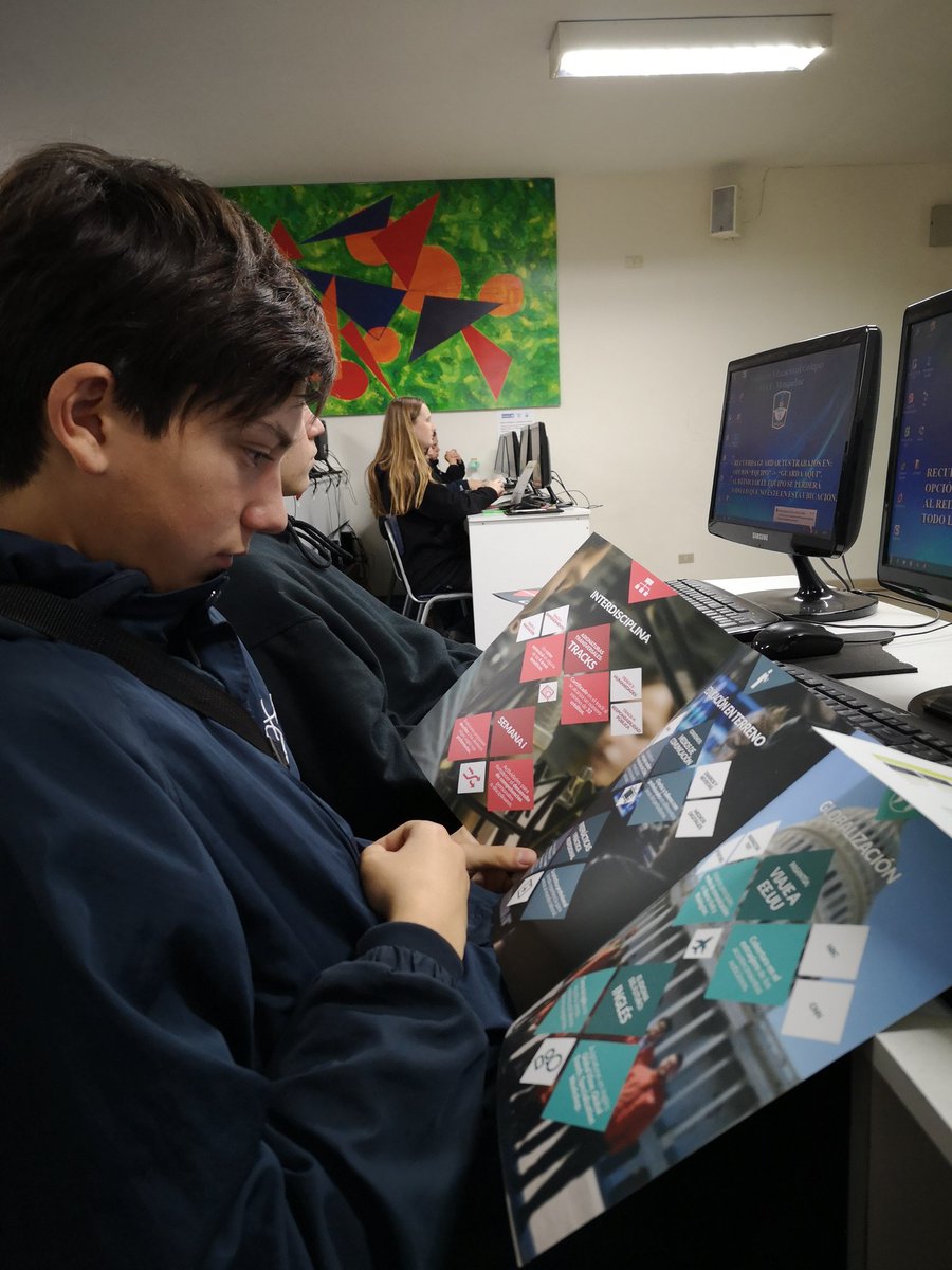 ElCondoro1's tweet photo. Hoy maximiliano profesor de periodismo y camila estudiante vinieron a ayudarnos con nuestro proyecto #UDDFUTURO. https://t.co/Knnxk1xasF