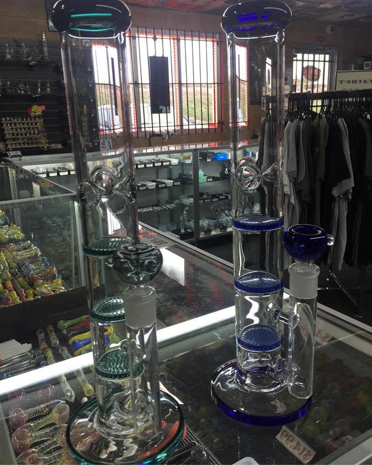 doobie_shop's tweet photo. Got some new basic triple honeycomb tubes in!
#honeycomb #honeycombperc #triplehoneycomb #waterpipe #bong #bonghits #bongrips #stoners #dabs #colorado #coloradostoners #coloradodabs #smellslikecolorado #brightoncolorado #doobiessmokeshop https://t.co/C4riAAis5W