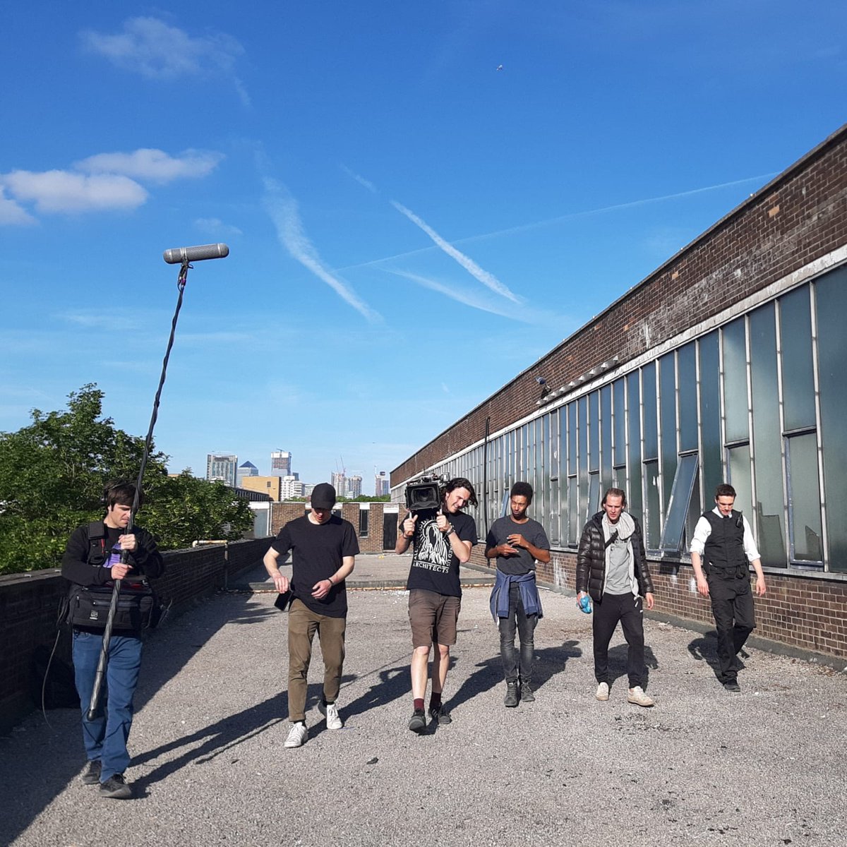 SlickShowreels's tweet photo. A team on a mission. 🔥
#filmcrewlife #actorlife #showreel #slickgold https://t.co/4t1c0a0yq3