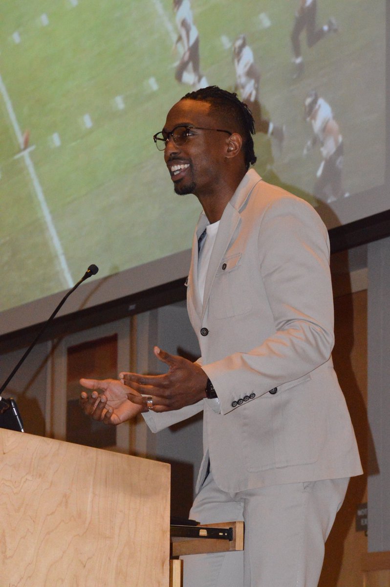 VAHOBY's tweet photo. Huge thanks to former NFL and VT football star @1AndreDavis for speaking at #hobyva on personal leadership! #makingwaves #VirginiaIsForLeaders https://t.co/N9f5kkStG2
