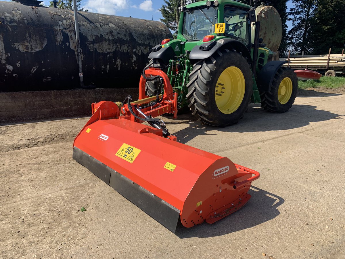 PeterSharpley's tweet photo. Getting ready for keeping the verges nice and the weeds down. Won’t be long till the combine rolls #FarmLife #johndeere #farming #maschio https://t.co/GyLNcpg8FK