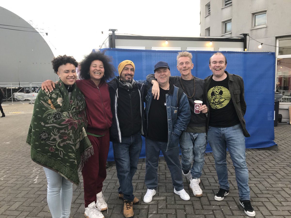 909originals's tweet image. Great banter with Rob Birch of @StereoMcs_Rob_b - interview coming soon on 909originals.com 😎🎧

#stereomcs #connected #robbirch #dunlaoghaire #90svibe @mcd_productions @futurepastuk