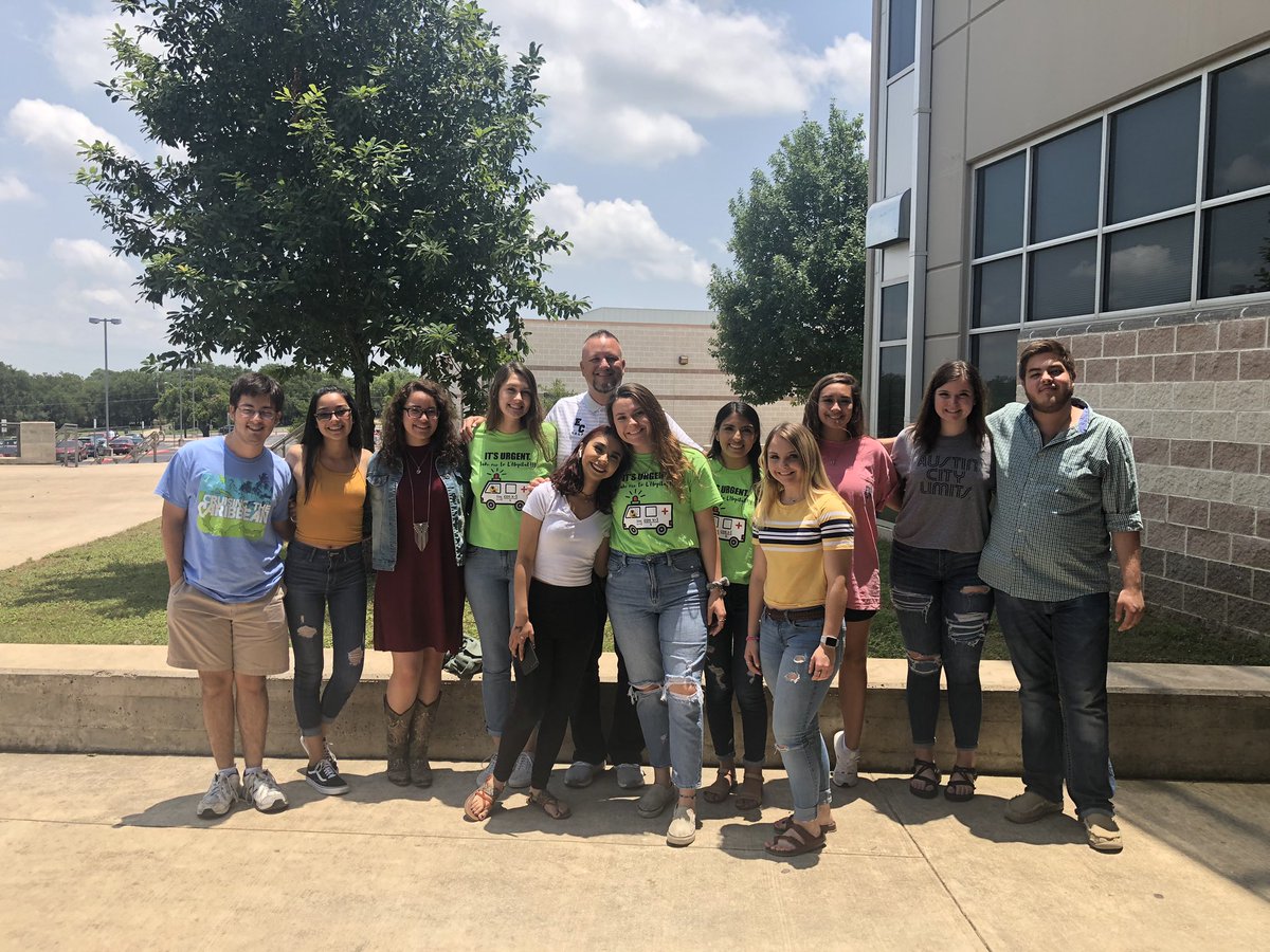 chipmoxley's tweet photo. Bittersweet day today as I bid farewell to the 2018-2019 @ECHornetPALS. It was a great ride with you guys! Best wishes and BIG blessings on all that your ❤️ chooses to do in this life! #onceapalalwaysapal #throwinglove 🤟🏼 https://t.co/bp77nS3RPD