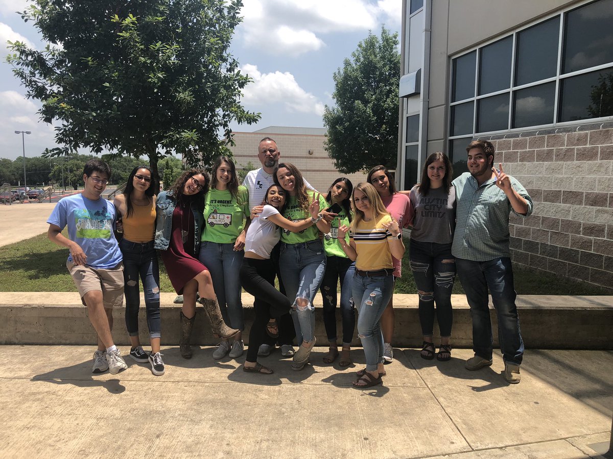 chipmoxley's tweet photo. Bittersweet day today as I bid farewell to the 2018-2019 @ECHornetPALS. It was a great ride with you guys! Best wishes and BIG blessings on all that your ❤️ chooses to do in this life! #onceapalalwaysapal #throwinglove 🤟🏼 https://t.co/bp77nS3RPD