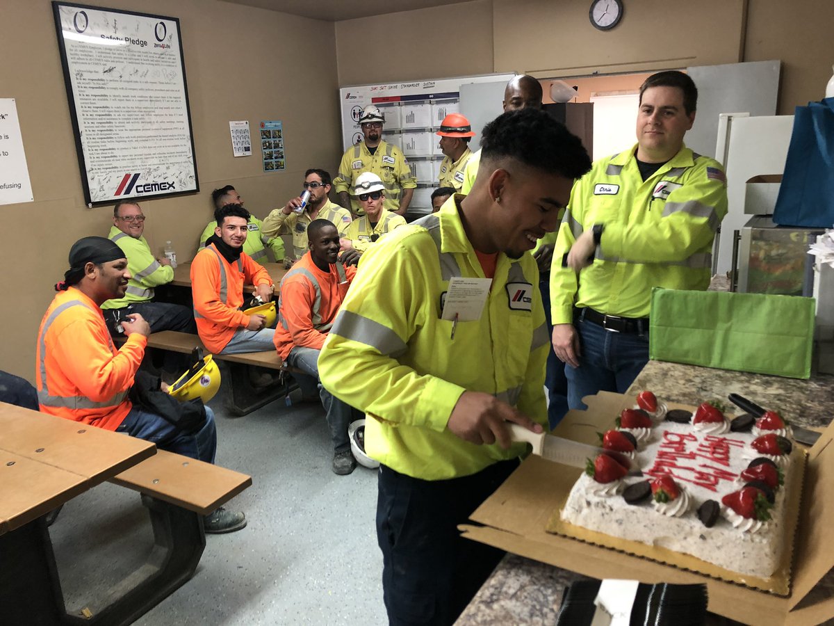 CarlosC77827700's tweet photo. Enjoying a piece of cake with the crew to celebrate may birthdays! https://t.co/ImRMMDpZAF