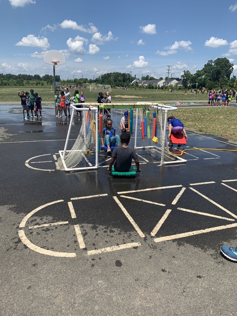 KerriHays's tweet photo. Today was so amazing!! Field Day was awesome @CardinalRidgePE My 2nd graders enjoyed all the activities!! #CREyr5 @CardinalRidgeES 🎉 https://t.co/8gLEownQe1