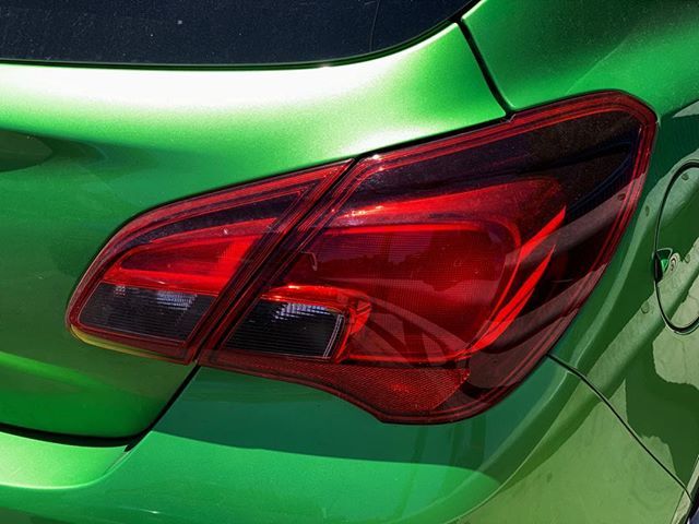 ajimenezlara's tweet image. #green #red #complementarycolors #car #streetlife bit.ly/2YZL8EE