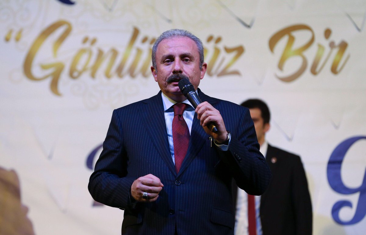 Bu gece bin aydan hayırlı olduğu bildirilen Kadir gecesi. Bu akşamki iftarımızı binlerce hemşehrimizin katılımı ile Tekirdağ Süleymanpaşa’da yaptık. Hemşehrilerime gösterdikleri yoğun alaka için teşekkür ediyorum.