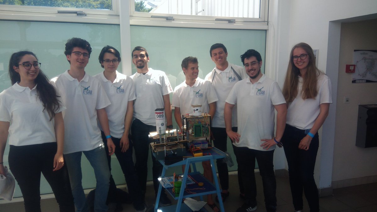 [résultat🔥]
À l’issue de cette journée, nous sommes fièrs de nos deux petits robots  qui nous ont conduit à la 64ème place de la <a href="/CoupeRobotique/">Coupe de France de Robotique</a>. Ce soir, quelques ajustements pour notre dernier match demain, puis un repos mérité 😍
#cdr2019 #AtomFactory