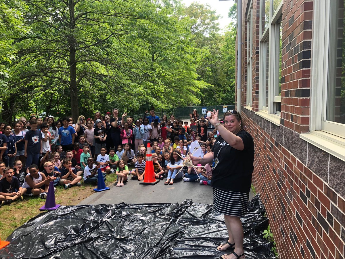 joannecconte's tweet photo. Today was the Annual 4th grade Egg Drop at Ben Franklin. https://t.co/pFWRWJPfAK