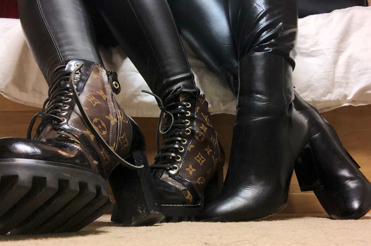 sisterdommes2's tweet photo. Leather legs & expensive leather boots...you are so fucked ๐
#leatherlegs #doubledomme #sisterdomme #leatherboots #leathergoddess #leathermistress #leathergoddess #findom #femdom #leatherfetish #leatherworship #twobrats #twogoddesses #twodommes #leathertrousers #leatherbody #RT https://t.co/f9mmNdRnG1