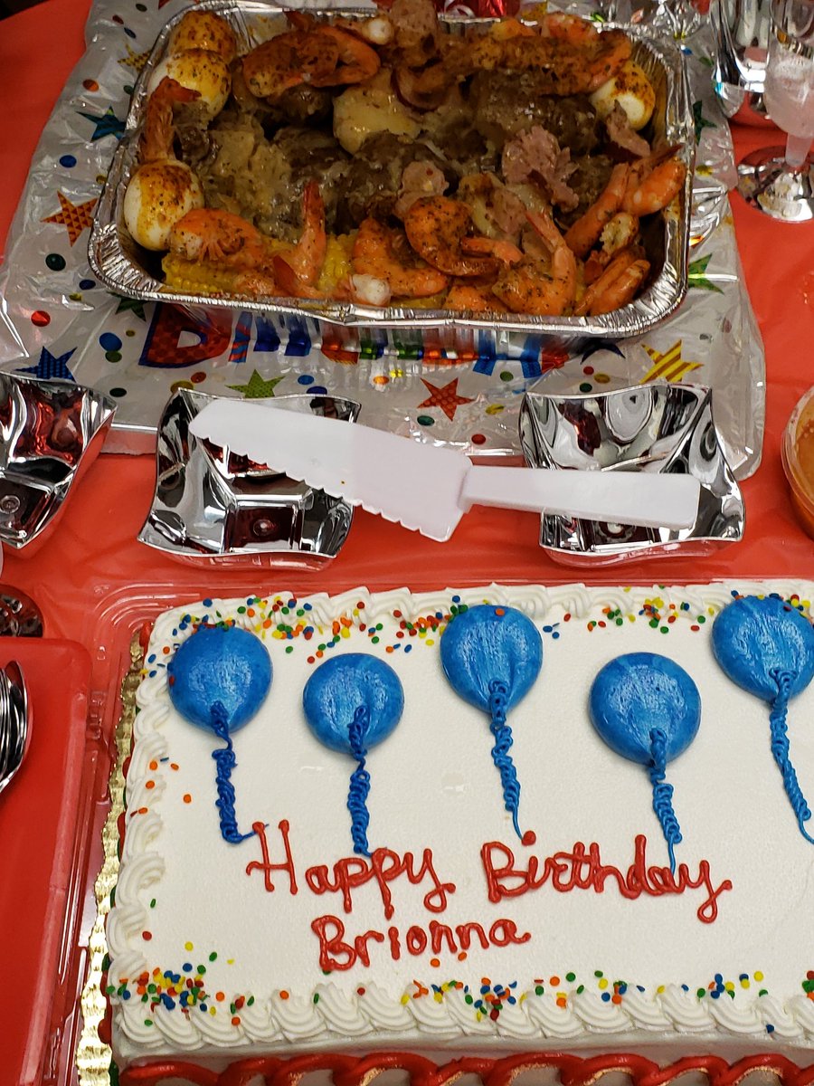 1093Store's tweet photo. Happy Birthday to SM Brionna Buenavista @Bri1093ASM! Here's to many more years! Thank you @cabreu_sprint for bringing the cake!》#SprintFam https://t.co/xNjVAFNS2V
