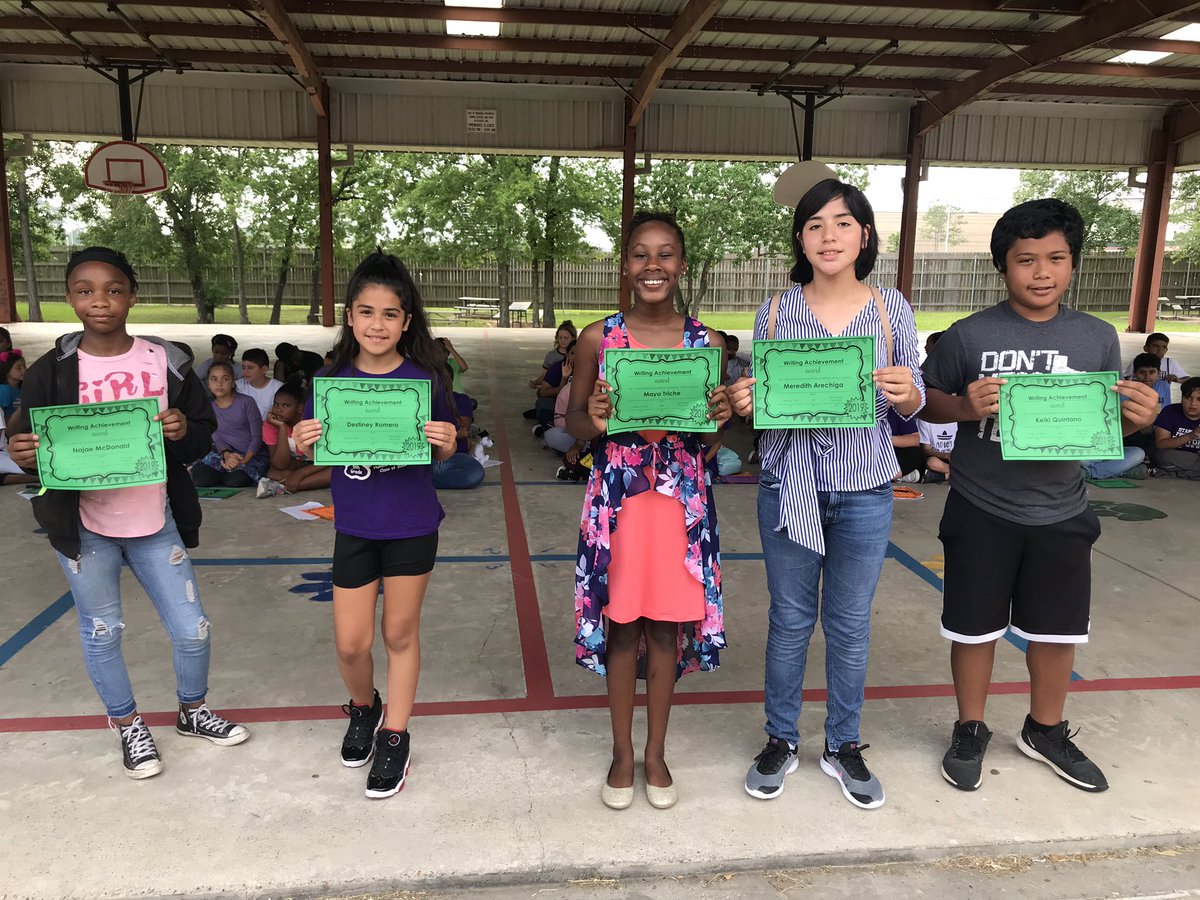 CedilloIleana's tweet photo. Lots to be proud of in 5th grade👏🏽💜👏🏽@glxrodrig @HE_Room501 @GwenL98 @HumbleISD_HE https://t.co/k3FjUWssqE