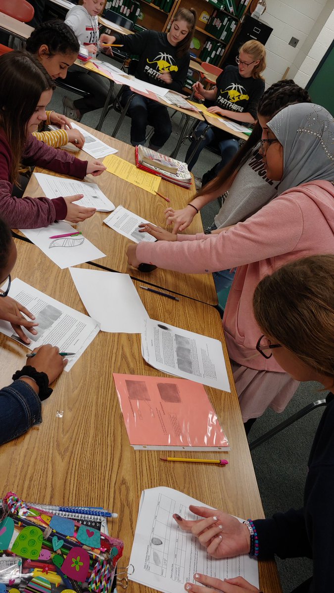 SCIENCEwithKedz's tweet photo. 7th graders doing some forensic science work, taking fingerprints and identifying the patterns. @PageSciDept #wearelamphere https://t.co/4YIG2BLLss