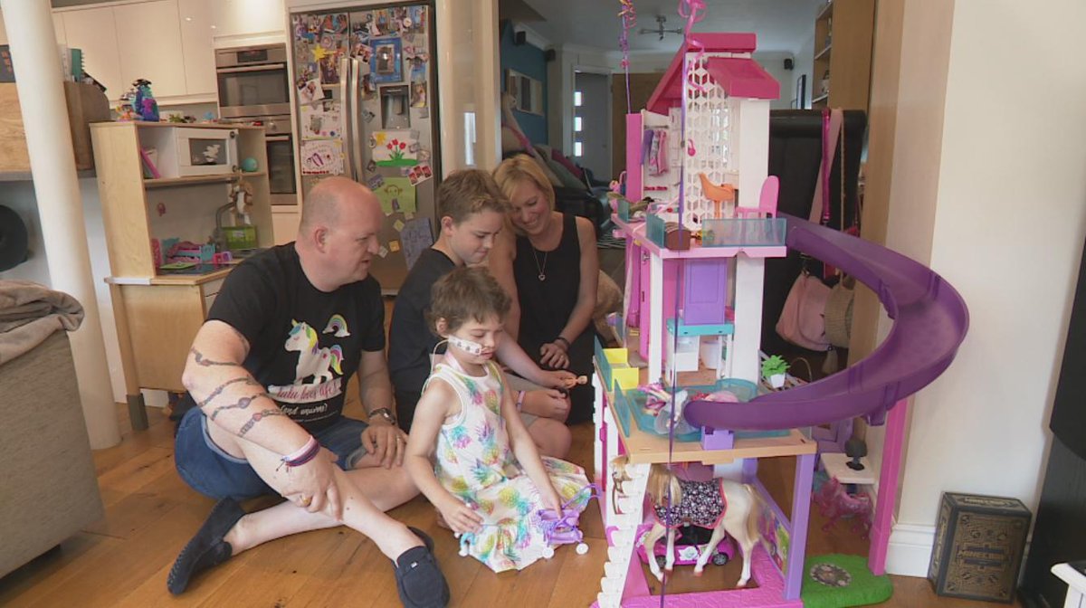 LizSummers's tweet photo. "When mummy told me that I was better... I was proud."
Six-year-old superstar Lulu De Vries tells me how it feels to be cancer free - watch my report @lulu_fight on @itvanglia at 6pm #lulusarmy #Bedfordshire https://t.co/VuNGIYkgr7