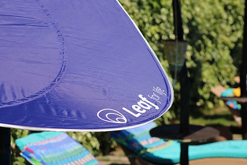 Leaf_For_Life's tweet photo. Leaf for life s'implante en Sardaigne et fait sa Star avec son panneau solaire et sa pince CRAB !
Le parasol réinventé et connecté ! L'incontournable de l'été ! https://t.co/EuBvQYiurF
#leafforlife #sardinia #protectionuv #piscines #lifestyle #nomade #design https://t.co/rQwD2MYsd0