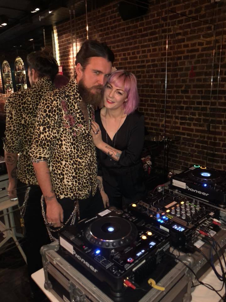 hoxtonradio's tweet photo. brand new #devilsdinnerparty to kick off your weekend @tunein https://t.co/rdFQwhcVqN #FF @LiamMYoung 6pm - 8pm https://t.co/cUUEAtPwP9