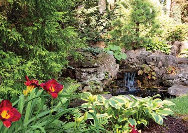 STLHomesMag's tweet image. With Memorial Day behind us, that only means one thing: Summer is here! Check out our latest blog post for tips on how to liven up your backyard. | Link in bio.
.
.
.
#stlhomes #backyarddesign #backyardsofinstagram #ponds #patiodecor #firepit