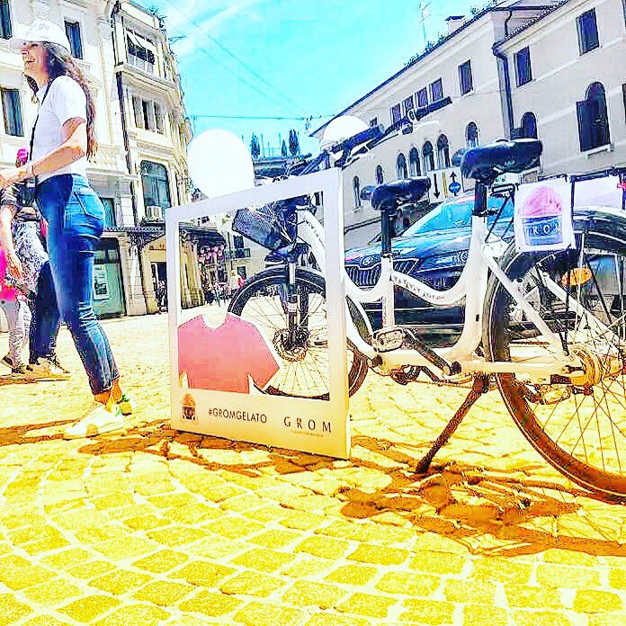 HugBikes's tweet photo. Tappa Giro d’Italia 2019 a #Treviso, sfila anche Hugbike ❤️ #giro #hugbike #grom @Grom_gelato @giroditalia @ComuneTreviso https://t.co/hRot8N6d4U