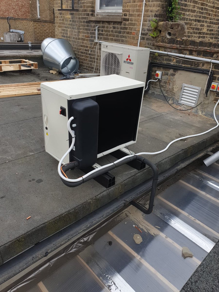 Replenished Condenser and controller unit by Versan Ltd in Sidcup for a chinese Restaurent.  For chiller and freezer room service or installation, contact our consultants via email info@versan.co.uk or via phone 01932989798

#Condenser #Sidcup #Chiller #walkincoldroom #Restaurent