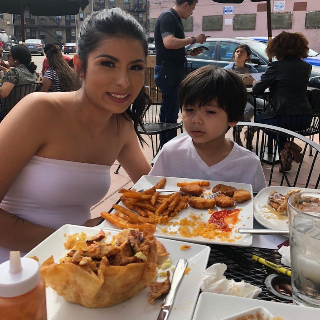 cafeconlechechi's tweet photo. It's a beautiful day for lunch on the patio 😎#repost by @leendaaa23 https://t.co/i29yfRBDpO