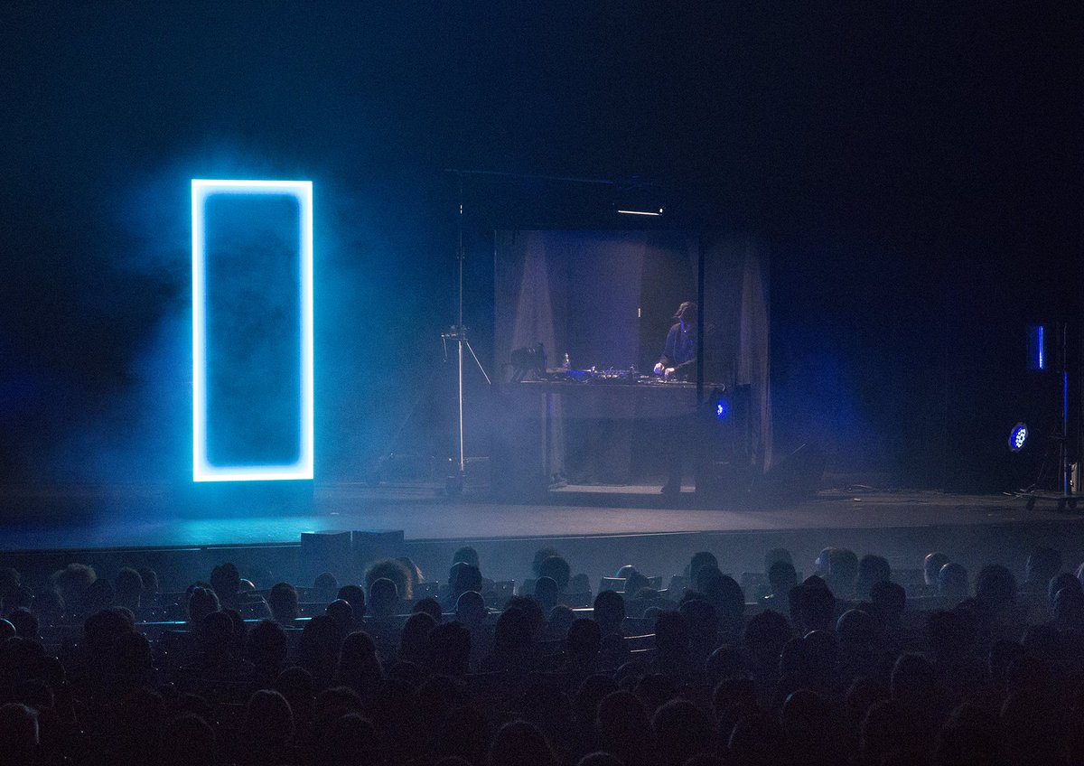 levfestival's tweet photo. Así fue el paso de @l_a_n_a_r_k por el Teatro de la Laboral la pasada edición del LEV, uno de los momentos
más épicos y alucinantes del Festival ⚡️⚡️⚡️
-
#LEV #LEVgijon @esBritish
-
Fotos: Elena de la Puente https://t.co/hGgZUpNxIo