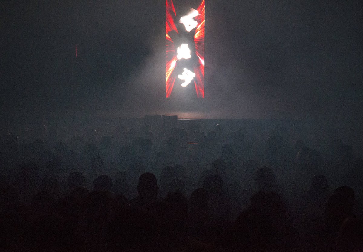 levfestival's tweet photo. Así fue el paso de @l_a_n_a_r_k por el Teatro de la Laboral la pasada edición del LEV, uno de los momentos
más épicos y alucinantes del Festival ⚡️⚡️⚡️
-
#LEV #LEVgijon @esBritish
-
Fotos: Elena de la Puente https://t.co/hGgZUpNxIo