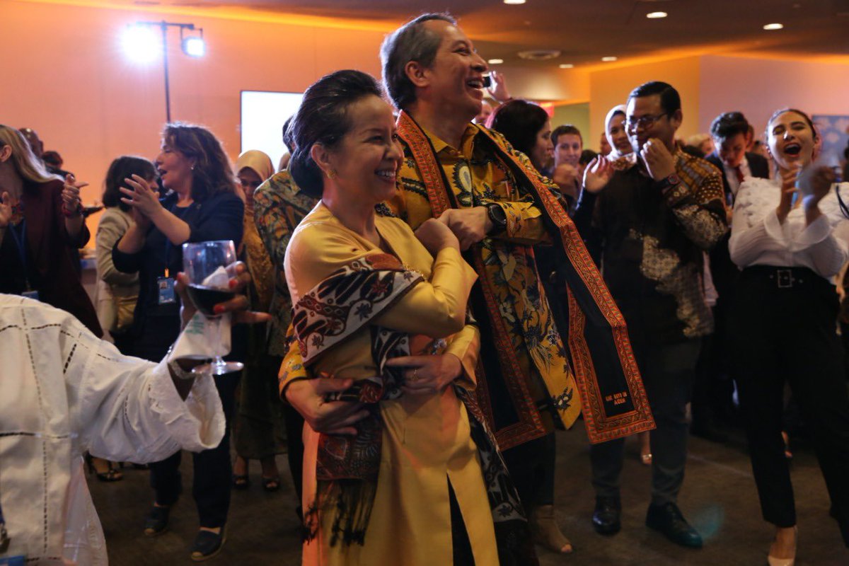 indonesiaunny's tweet photo. What a great evening! Sharing our culture  at the Indonesia’s #SecurityCouncil end of presidency reception. Thank you everyone for celebrating with us and of course for your full support throughout our Presidency #ATruePartner #IndonesianWay https://t.co/57uspFbMPN