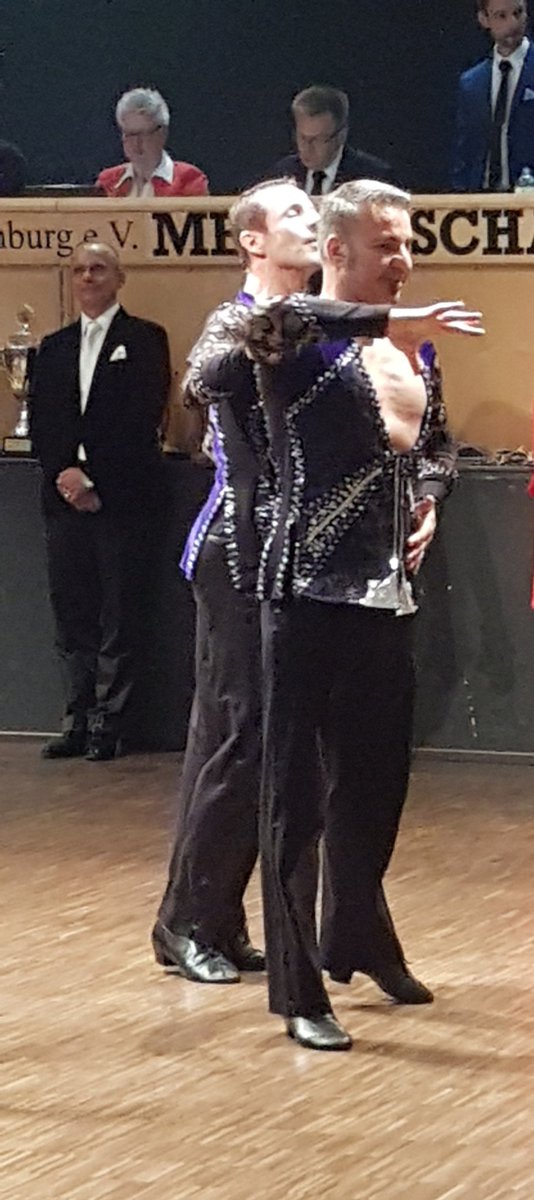 JelleHoutsma's tweet photo. Ze dansen weer mooi
#opengerman
#equalitydance https://t.co/DwDMDcfIaI