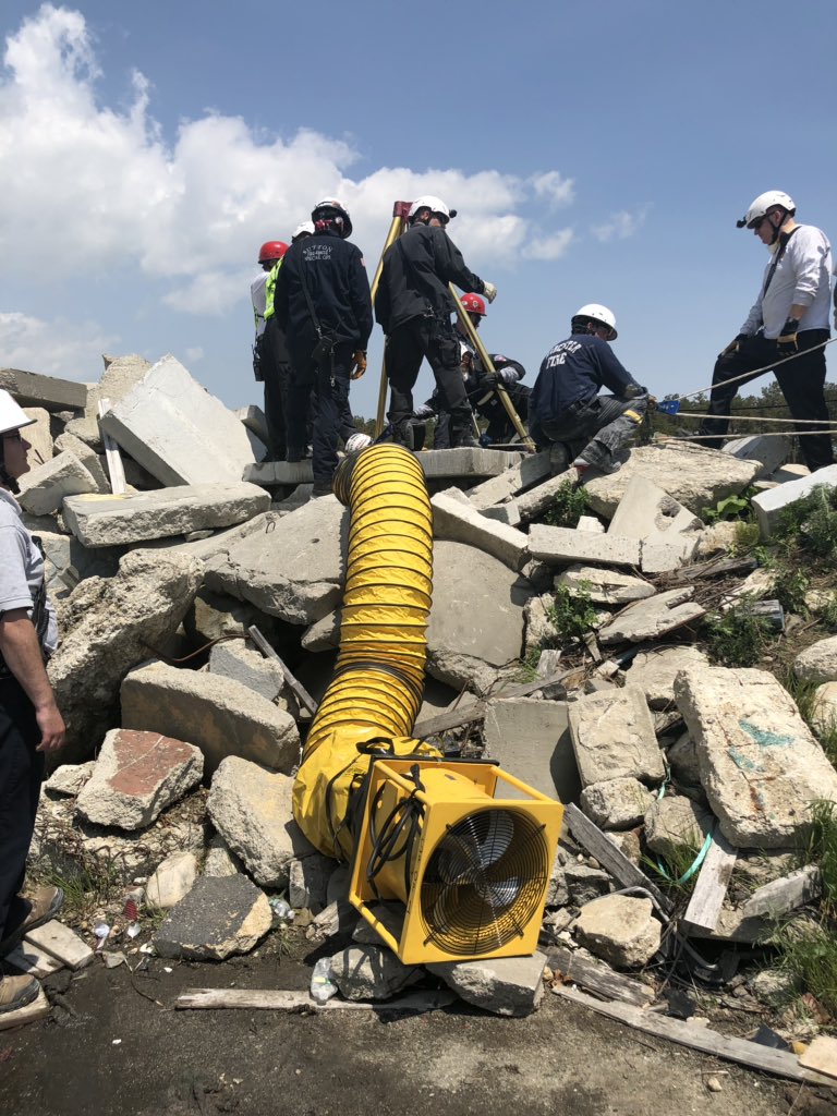 semtrt1's tweet photo. SEMTRT is participating in a large scale training exercise with many other technical rescue teams at Joint Base Cape Cod. Teams are briefing officials from many agencies on the technical rescue assets and teams capabilities. #SEMTRT https://t.co/6UBnPydnth