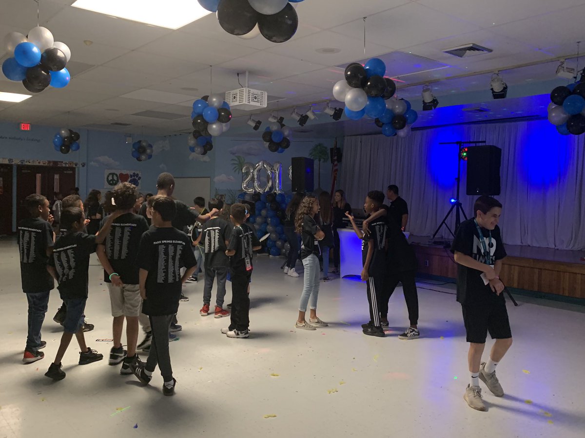 BHEPrincipalP's tweet photo. 5th grade party! #2019 #pserocks https://t.co/AWCjwVXK4O