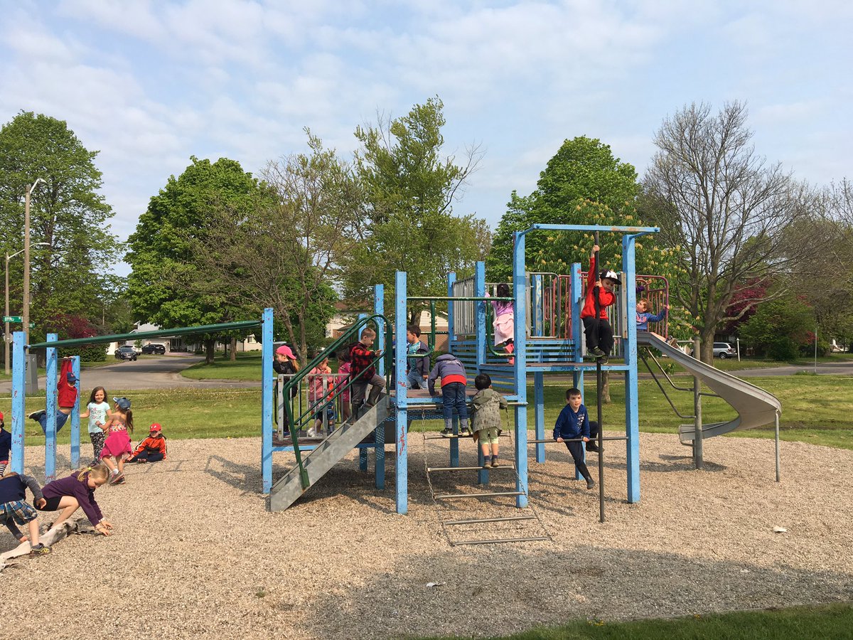 mswhites_class's tweet photo. The Kinders had a wonderful time at the park with morning!! @stmcastro @mrsklockhart @allygirl36 @alcdsb_sttm https://t.co/Nny5zQ2nsl