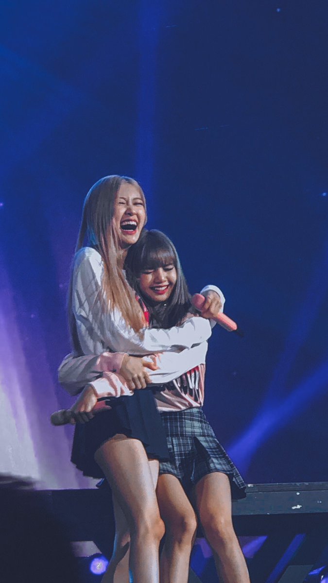 lalisamyflower's tweet photo. Thanks to her unconditional sisters Jisoo, Jennie and Rosé for #AlwaysStayWithLalisa. Thank you girls for making her feel at home, safe and loved all the time. Thank you babies for teaching her things that will help her grow as a person, woman and artist. Thank you sm BLACKPINK♥ https://t.co/MtDu9sHmpJ
