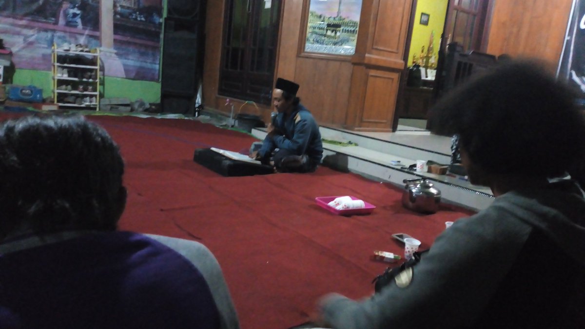 SerdaduCintaID's tweet photo. Sesi awal rutinan maiyahan malam ini di awali Nderes dan dilanjutkan wirid munajat Maiyah #SCMei https://t.co/wGhRgxjkTj