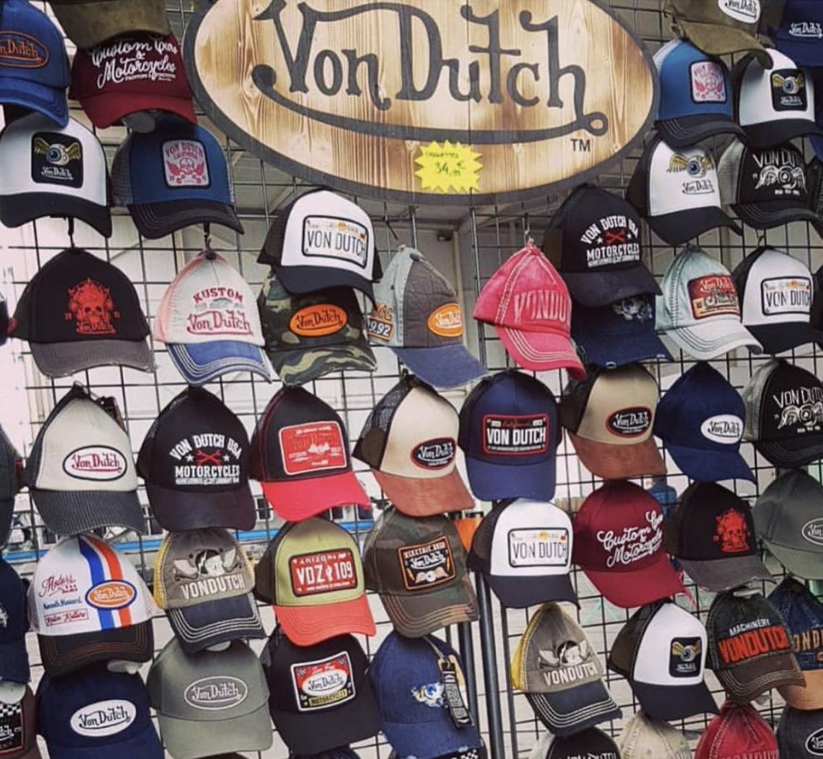 送料込み】Von Dutch ポスター Von Dutch - Metal Plate Red | Onekick