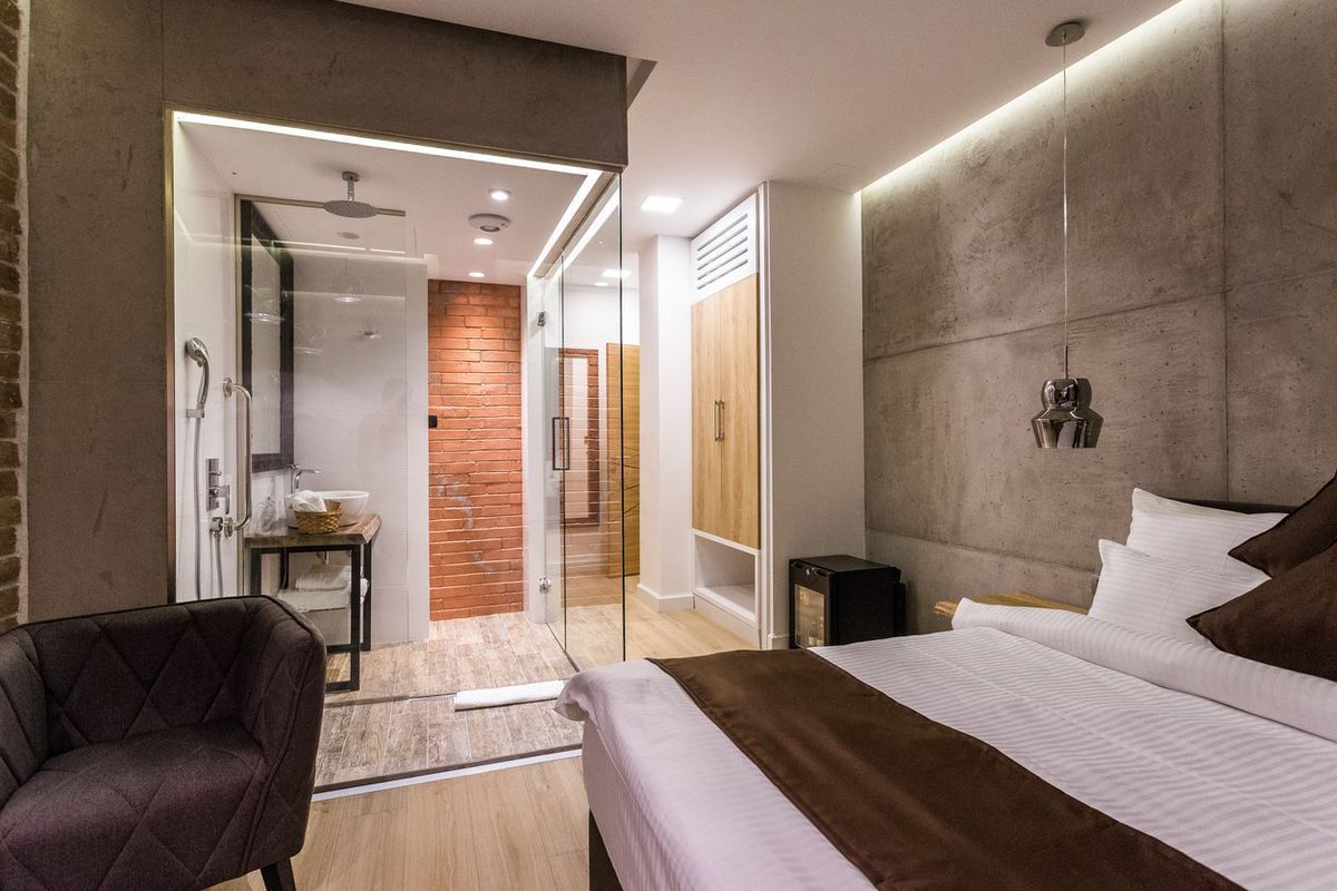 beachwoodcustom's tweet photo. #Boutiquehotels are hot. Here's why. @IndieCongress @BoutiqueLeaders  #hoteltrends #luxuryhotel https://t.co/2SKWuhk9hF https://t.co/gn1ds9xniR