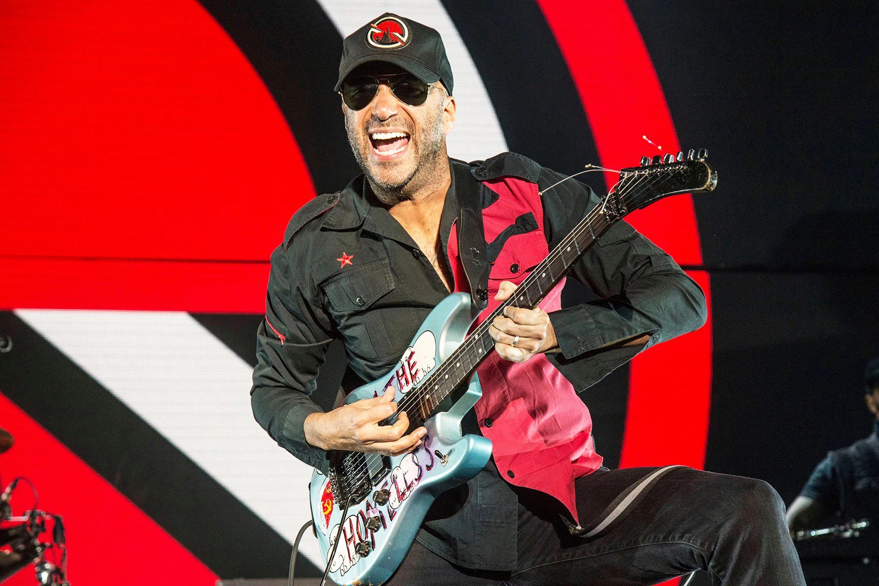 Happy belated birthday to Tom Morello! Double nickles as of yesterday. 