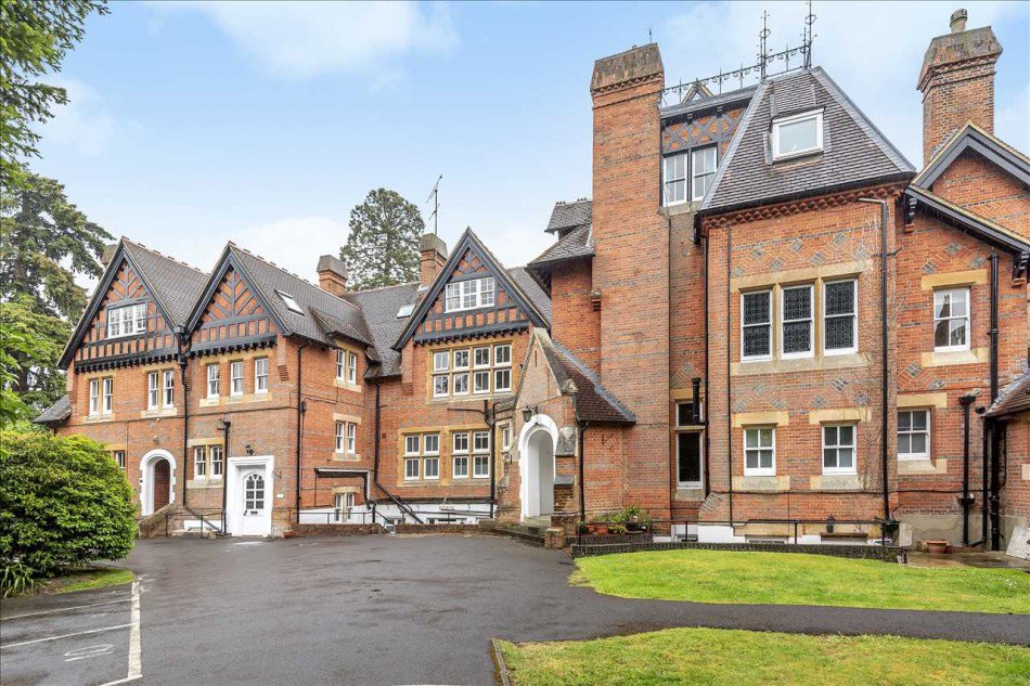frankschippers on Twitter "For Sale Longdown Lodge, Crowthorne Road