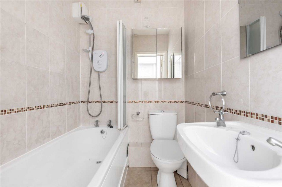 frankschippers on Twitter "For Sale Longdown Lodge, Crowthorne Road