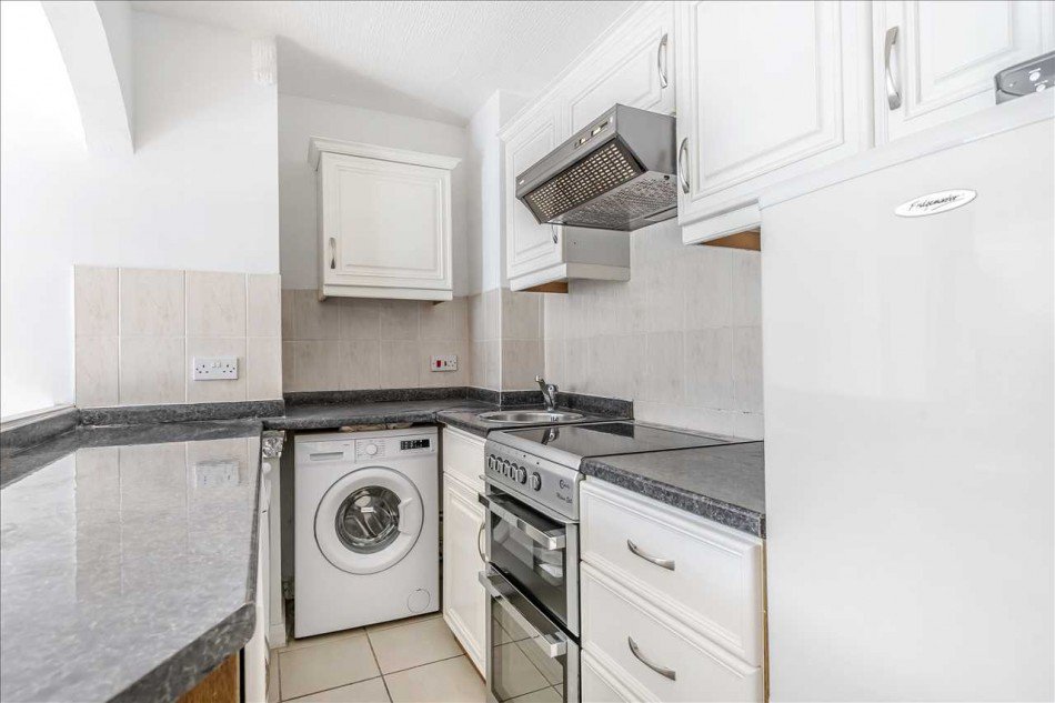 frankschippers on Twitter "For Sale Longdown Lodge, Crowthorne Road