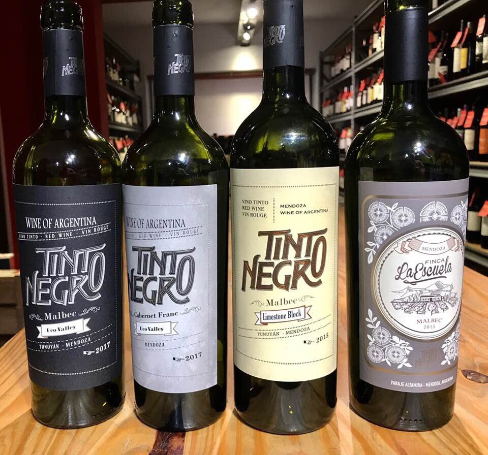 Un poco de lo que fue la degus de anoche en @enoGarage_Mart presentando los vinos de @tintonegro. Muchas gracias @EnglishSomm !! #ElVinoNosUne #VinoArgentino #malbec #winesofargentina #tintonegro #enogarage #winetasting