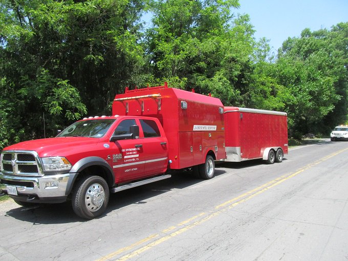GEC_Contracting's tweet photo. GEC Emergency Hazmat spill on Saturday.  Petroleum spill on Highway.

#Hazmat #Emergencyresponse  #GECEnvironmental #Emergencyspill  #highway #accidentcleanup https://t.co/a3F7SbwO63