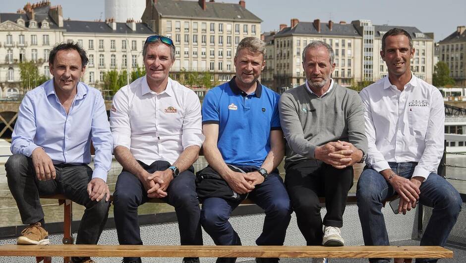 Voiles_Voiliers's tweet photo. @LaSolitaire_50e Paroles de cadors avant le départ de #Nantes #SolitaireURGO #SolitaireFigaro @desjoyeaux @loickpeyron @GILDASMORVAN @fabiendelahaye @MacaireXavier @JeremieBeyou #ArmelLeCleach #AlainGautier @YannElies https://t.co/70mTK8tw7C https://t.co/7kK7rBroJC