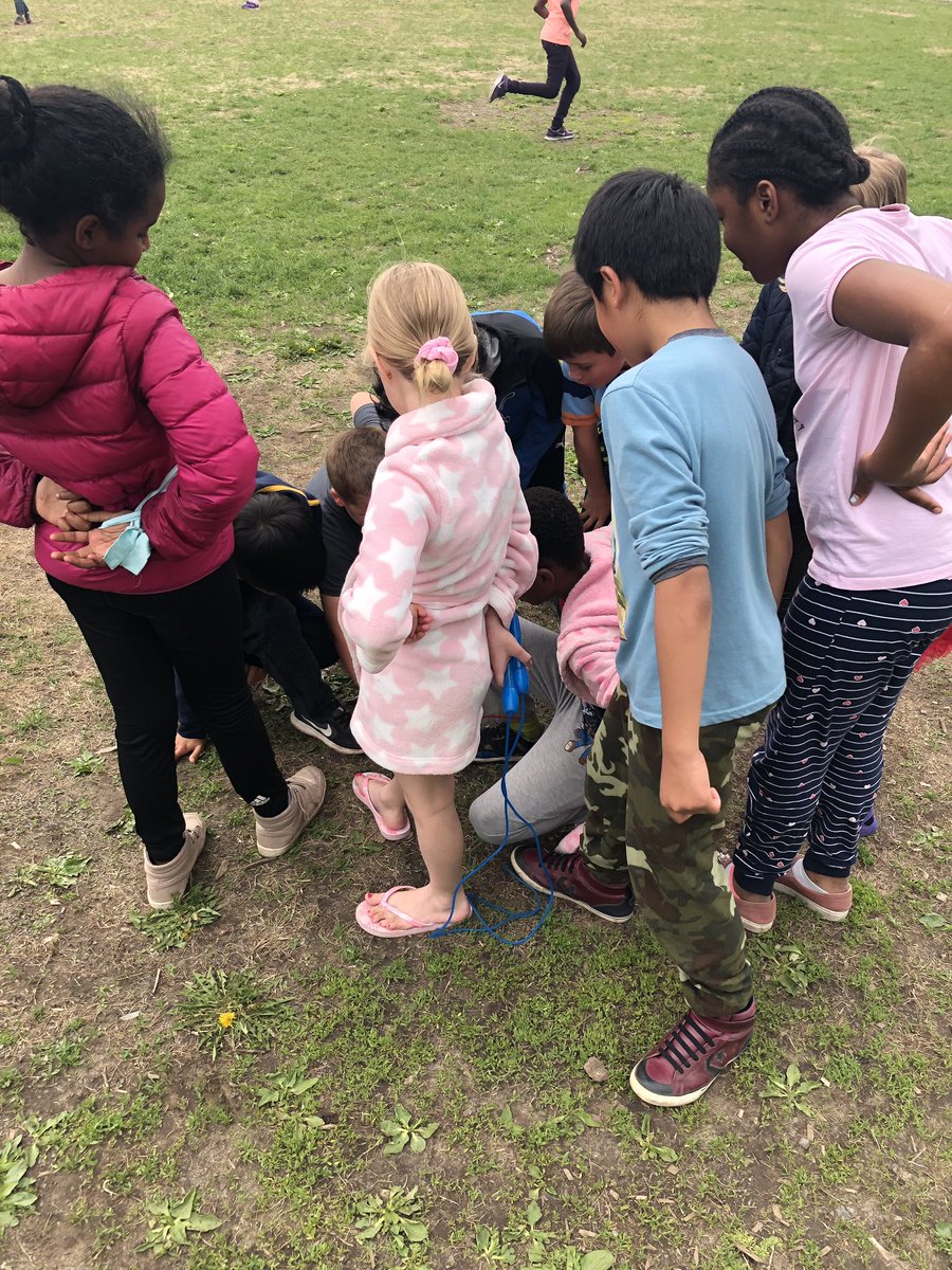 MissWallace19's tweet photo. Why do a kindness project? To build connections like these! Our Grade 3’s (and a few others) organized their own game to play altogether outside at recess. They were sure to include anyone who wanted to play and decided fairly on the rules. #GKP19 #PROUD https://t.co/v6XX8eN5yy