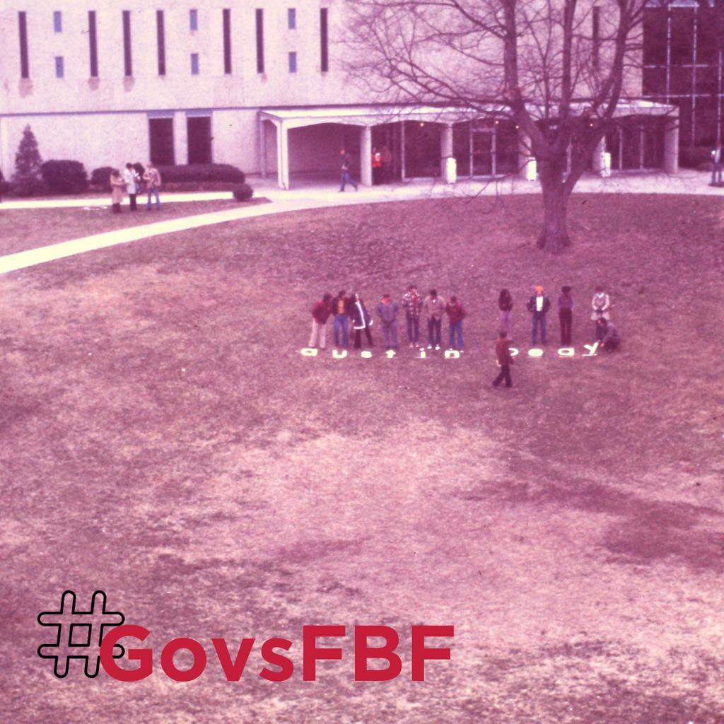APSUSuccess's tweet photo. Another #GovsFlashbackFriday. This picture of students outside Felix G. Woodward Library are showing off some of their AP Pride! This photo dates back to early 1970s. #APSUSuccess #PeayPride #GovsFBF #WoodwardLibrary
Source: https://t.co/4WgNcwhP0r https://t.co/BNHf3q108W