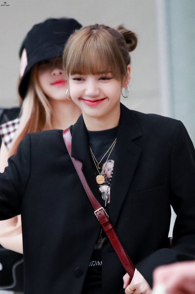 lilimagnifique's tweet photo. Just incase you have forgotten today: you matter, you are loved, you are magical , you are worthy and ofc you are my brightest star in this dark reality. 
#AlwaysStayWithLalisa https://t.co/t7j534txFW
